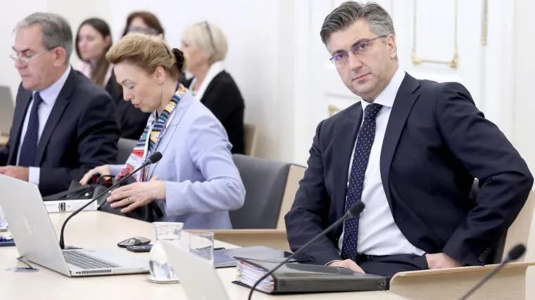 Vlada se osipa, a Plenković šuti; 'Ovo mu ne ide u prilog, a u HDZ-u ga samo jedan čovjek može srušiti'