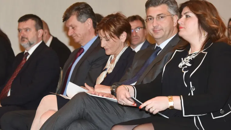 ALAC SIGURNO 'LETI' IZ VLADE, VEĆ NAŠLI ZAMJENU? A kako premijer bira tko odlazi? To je već u domeni vrhunskog oportunizma