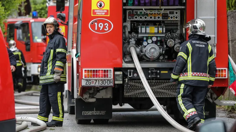 Snažna eksplozija u Stenjevcu, gore tri kata zgrade! Jedna osoba ozlijeđena, četiri spašene