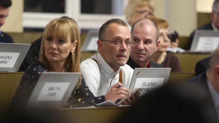 Hasanbegović u tajnosti isplanirao ru&scaron;enje Brune Esih!? 'Sve se promijenilo nakon EU izbora'