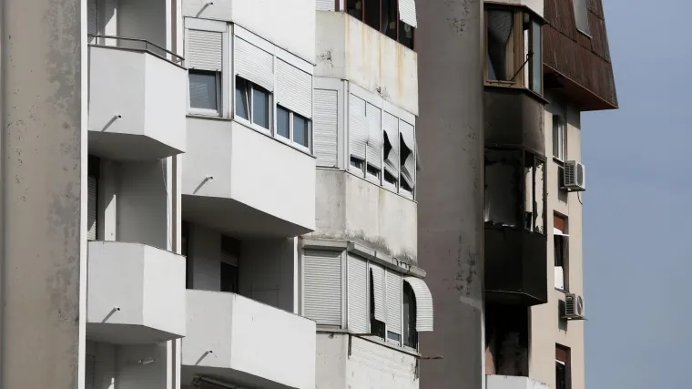 Eksplozija u Stenjevcu: Uzrok nepoznat, jedna žena bori se za život, stanarima se ništa ne govori