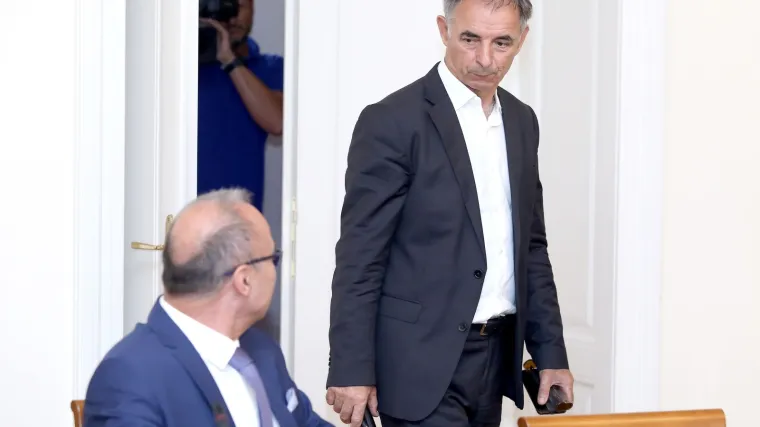 Ćirilica u Vukovaru: 'Davanjem potpore Penavi predsjednica je u&scaron;la u sukob s Ustavnim sudom'