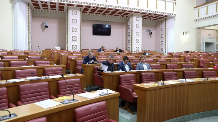 U &scaron;est mjeseci zastupnici potro&scaron;ili 5 milijuna kuna, a neki na sjednicama nisu rekli ni - slova