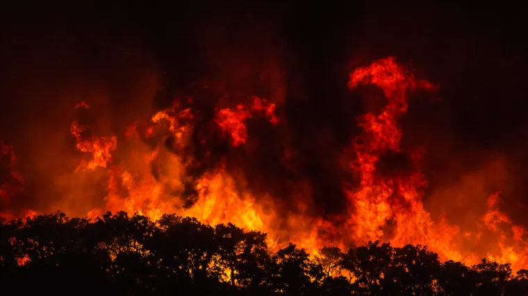S požarom u sredi&scaron;njem Portugalu bori se vi&scaron;e od 800 vatrogasaca