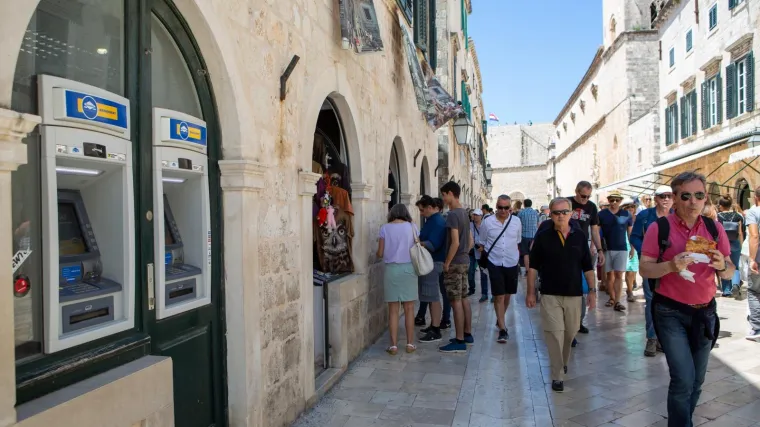 Bankomati u Dubrovniku mijenjaju izgled: Od sada moraju vizualno odgovarati povijesnoj jezgri