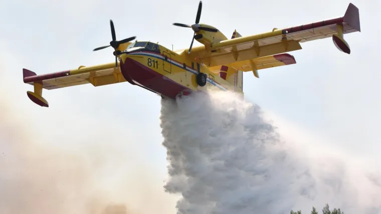 MORH na požari&scaron;te uputio po jedan kanader i helikopter