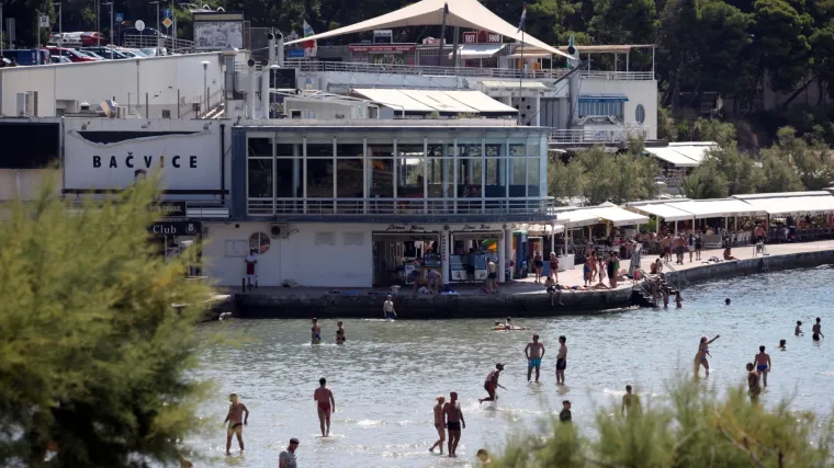 Uhvatio je mu&scaron;karca u krađi pa krenuo prema njemu, a ovaj je izvukao nož