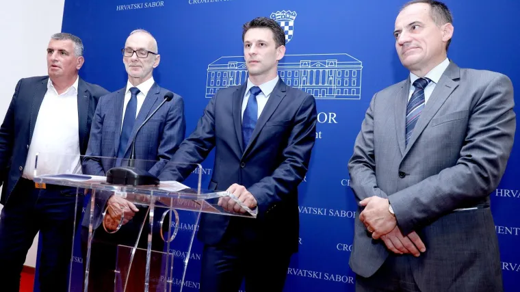 Traže opoziv Milana Kujundžića i izvanrednu sjednicu Sabora