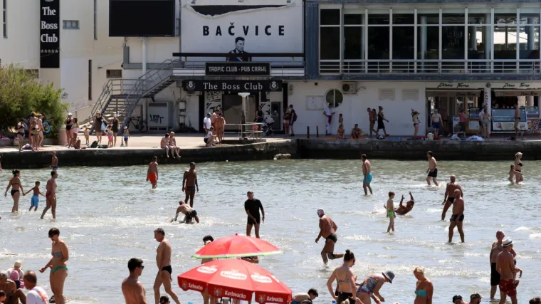 Na Bačvicama nožem izbo Francuza: Policija uhitila osumnjičenog, liječnici se bore za život žrtve