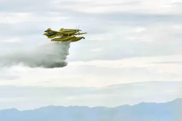 Dva airtractora gase požar u zaleđu Vodica