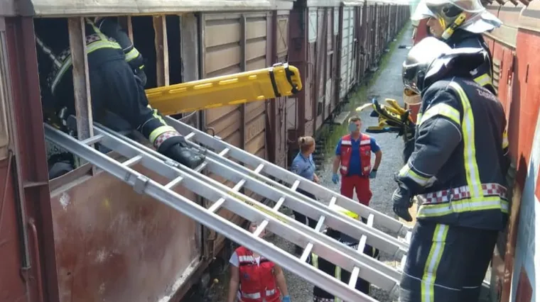 Vatrogasci izvukli migrante iz vagona, među njima bilo i dijete