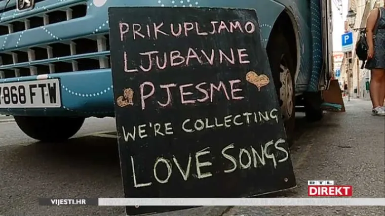 Pred Muzejem prekinutih veza skupljale su se ljubavne pjesme