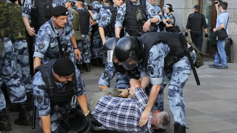 Na prosvjedu oporbe u sredi&scaron;tu Moskve privedeno 317 prosvjednika i aktivista