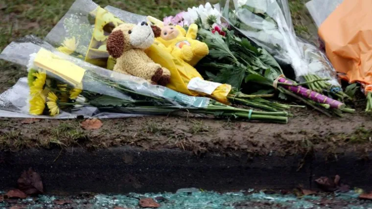 Otac 8 sati ostavio blizance u kipućem autu, majka djece ga brani