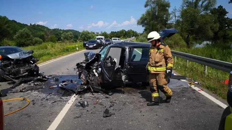 VIDEO Te&scaron;ka prometna nesreća na staroj Zagorskoj cesti: Petero ozlijeđenih u sudaru četiri auta!