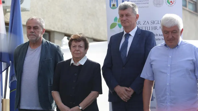 Kujundžić: 'Opravdano je podići cijenu cigareta i pića'. Bandić: 'Poroci i gu&scaron;ti ko&scaron;taju'