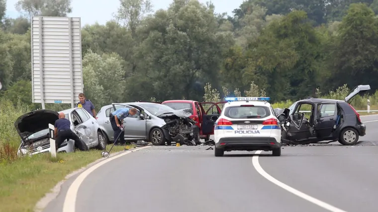 Sudarila se četiri automobila, pet osoba je ozlijeđeno