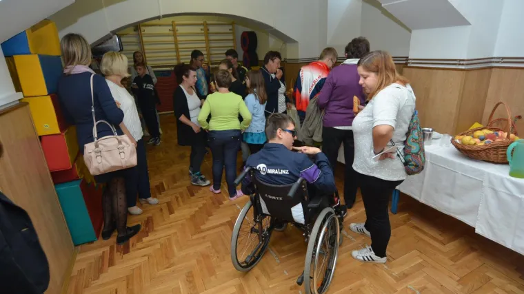 Bez obzira na '&Scaron;kolu za život', ostaju ograničeni pomoćnim zanimanjima