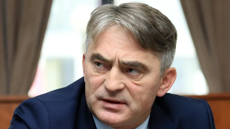 Kom&scaron;ić optužio hrvatske dužnosnike da 'petljaju i lažu', napao i hrvatske policajce