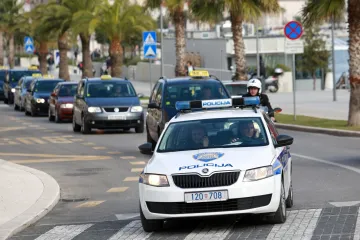 20-GODIŠNJOJ NORVEŽANKI SLOMIO NOS U SPLITU: Naumio je prvi ući u taksi, policija ga traži