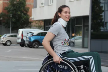 Nakon prometne, Nina (21) treba skupu rehabilitaciju: 'Ona samo želi zavr&scaron;iti faks i živjeti &scaron;to samostalnije'