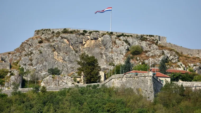 Tužna kninska priča: Isti problemi muče Srbe i Hrvate, a sjete ih se tek jednom u godini