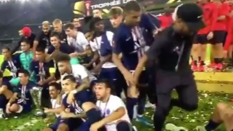 Mbapp&eacute; potjerao Neymara s proslave Superkupa