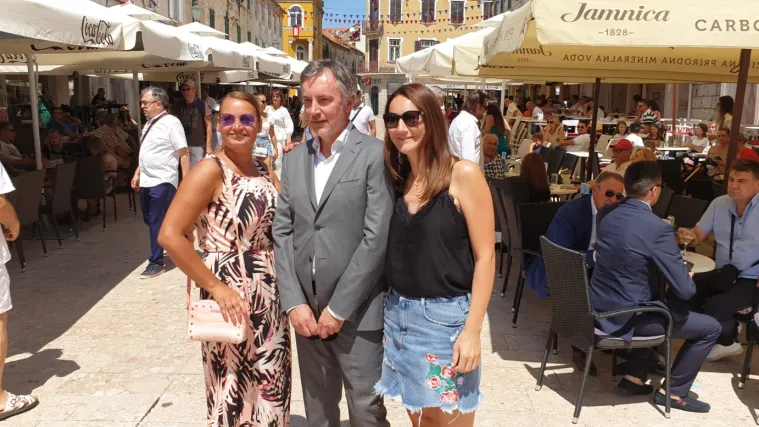 Miroslav &Scaron;koro 'na premijeri' u Sinju: 'Danas je lijep i sunčan dan. Možda se predsjednica kandidira'