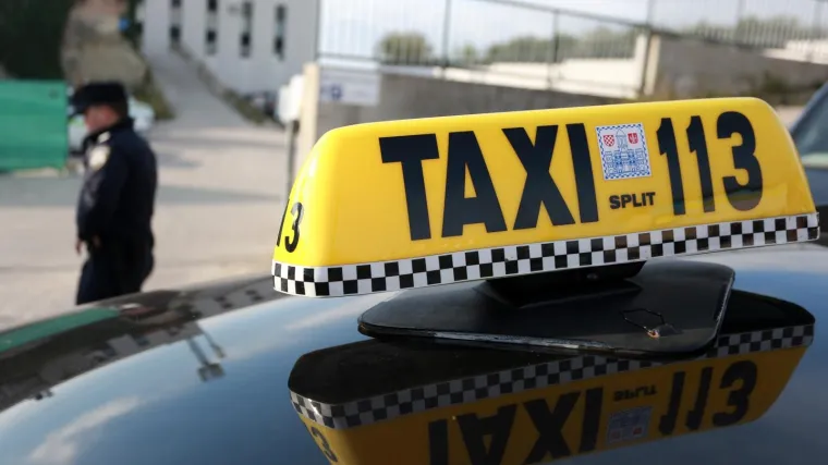 Splitski taksisti opet divljaju: Objavljena nova snimka u kojoj se međusobno tuku i naguravaju