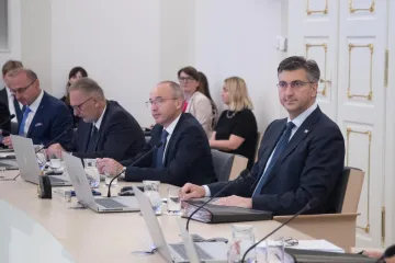 Ubrzana privatizacija: Zbog uvođenja eura Vlada hitno prodaje udjele u više od 300 tvrtki