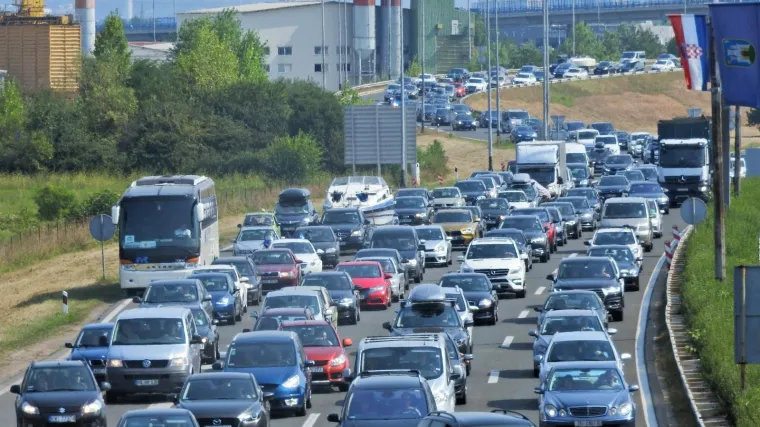 Prometne nesreće na A3 i A6: Vozi se usporeno i uz ograničenje brzine