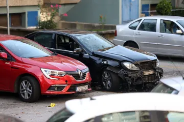FOTO Eksplozija u Dugavama: Mercedes letio u zrak jer je netko postavio eksplozivnu napravu