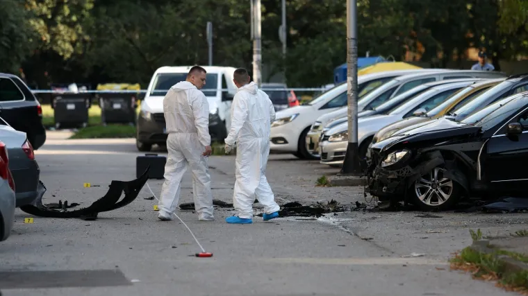 Pod Mercedes mu postavili vojni eksploziv?