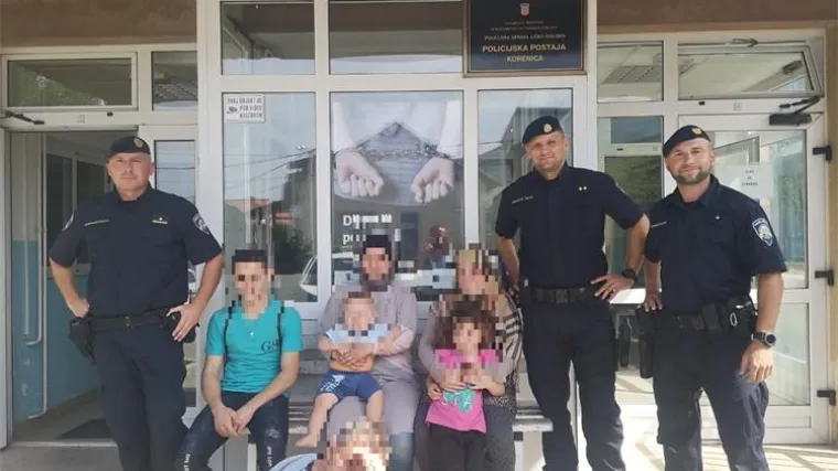 Majka ležala na tlu: Hrvatska policija spasila iscrpljenu sirijsku obitelj, među njima i bebu