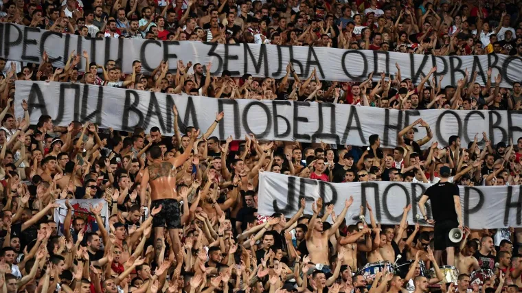 Delije objesile sliku ratnog zločinca i poručile Hrvatima: 'Vi ste ubojice, a ne heroji...'