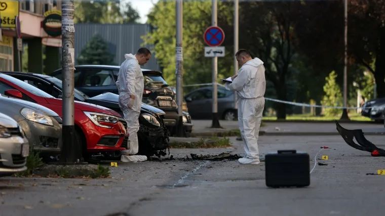 FOTO Novi detalji: Bombu pod auto policajca je podmetnula osoba koja je vična eksplozivima