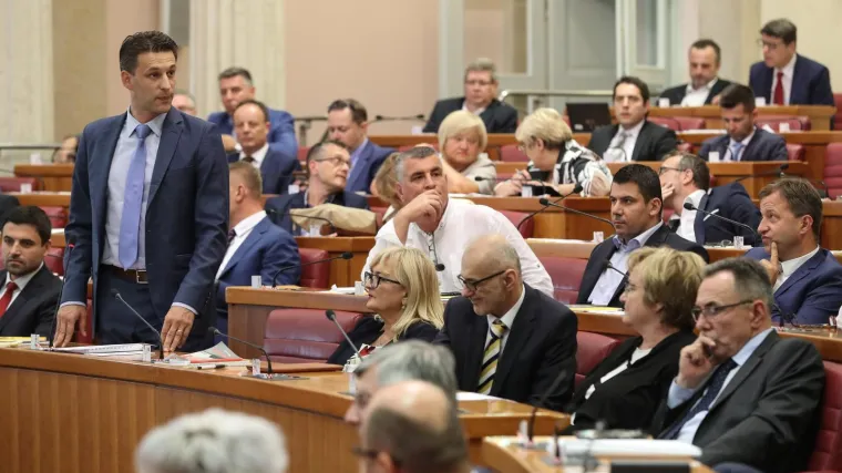 Hrvati ne vjeruju ni Vladi, ni Saboru: 'Previ&scaron;e je korupcije za koju su najdogovorniji političari'