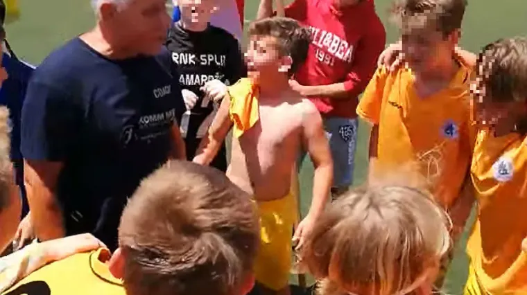 Zbog snimke na kojoj trener i djeca malim Srbima uzvikuju 'Za dom spremni' pod istragom - Peđa Grbin!