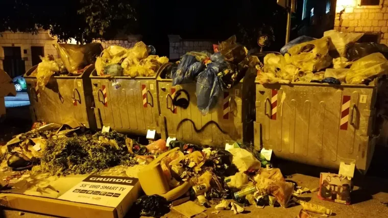 Usred &scaron;pice sezone nemili prizori pretrpanih kontejnera, miris je sve gori
