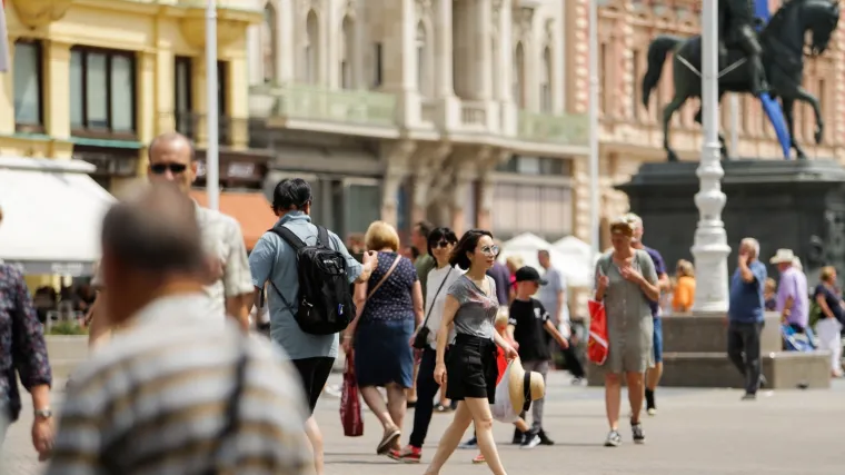 Mladi Hrvati najkasnije napuštaju roditeljski dom, evo za koliko nas 'šiša' ostatak Europe
