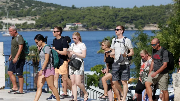 Tako smo odgojeni ili nemamo novca za dom: Za&scaron;to mladi Hrvati najduže u EU žive s roditeljima?