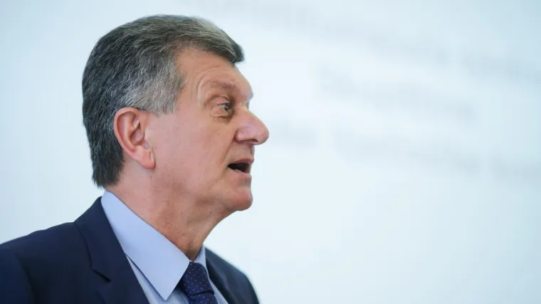 Kujundžić obećao rje&scaron;enje: 'Naći ćemo model da se djelatnicima u zdravstvu povećaju  plaće'