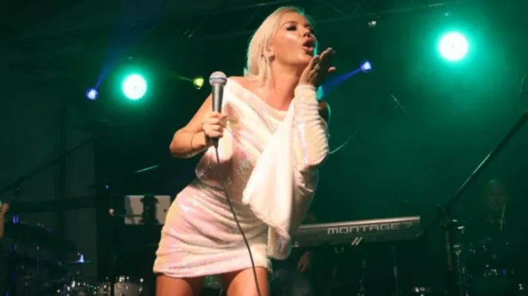 Maja &Scaron;uput publici slučajno otkrila bujno poprsje