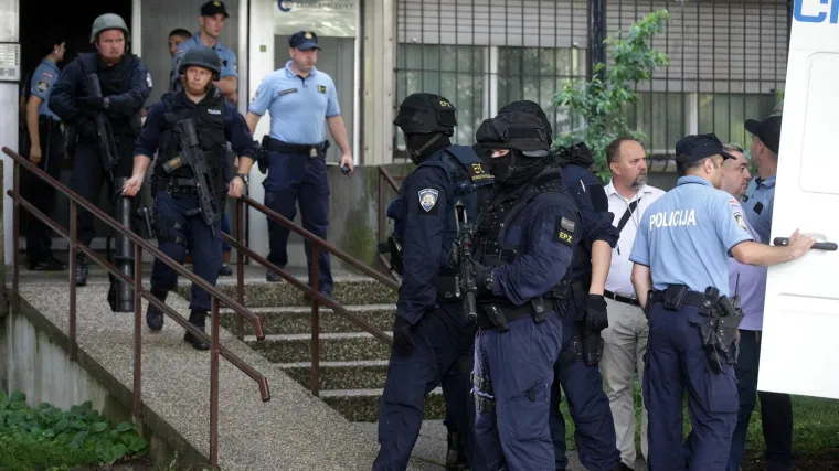 Sumnjiči ih se za brutalno ubojstvo člana suparničkog klana usred bijela dana