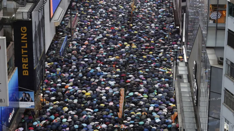 Deseci tisuća ponovno prosvjeduju u Hong Kongu: 'Mučenje je, ali moramo biti ovdje. Nema druge!'