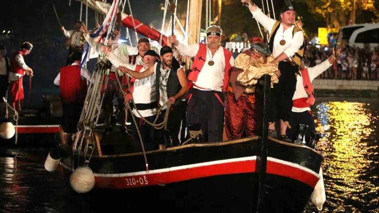 Omi&scaron; se vratio u 13. stoljeće: Omi&scaron;ki gusari spremni za bitku s Mlečanima