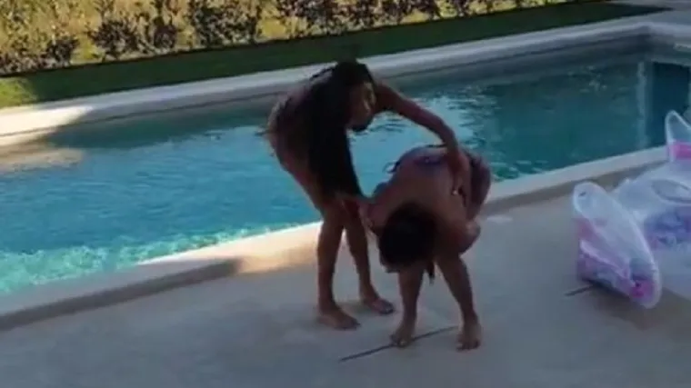 Nives Celzijus i Ivana Knoll nespretnim pothvatom uz bazen nasmijale internet