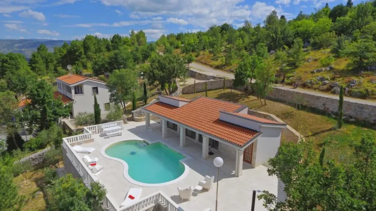 Glava&scaron; prodaje vilu s bazenom koja je izgrađena donacijama: 'Cijenu ne znam, dogovorit ćemo se'