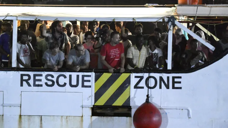 Eksplozija radosti na brodu: Migranti s Open Armsa iskrcali se na Lampedusu