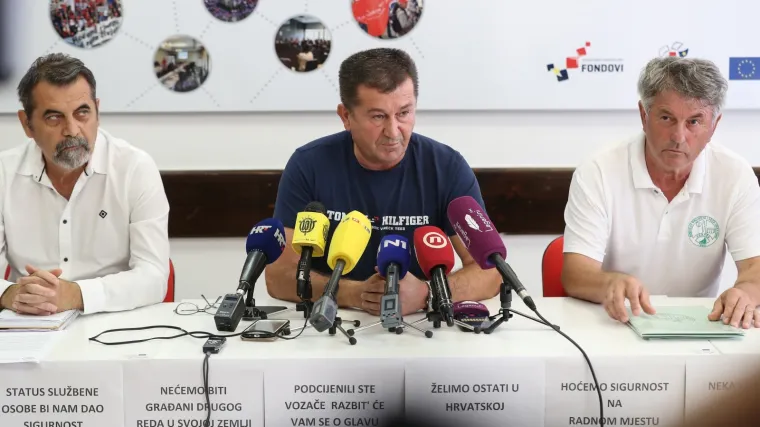 Optužuju Vladu za diskriminaciju i prijete novim &scaron;trajkom